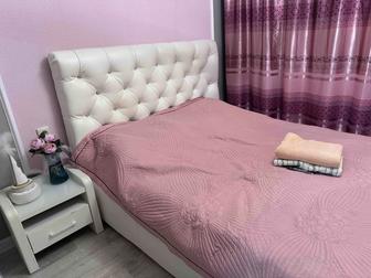 Продам двухспальный кровать с тумбой