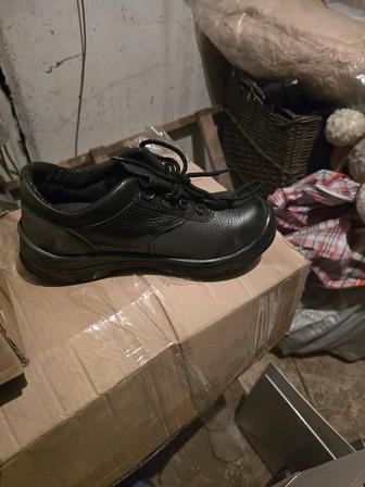 Продается спецобувь.