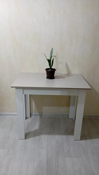Стол новый кухонный
