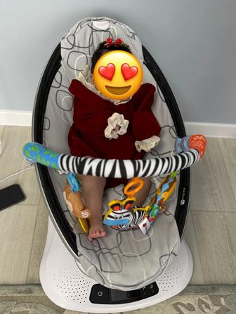 Продам электрокачелю 4Moms