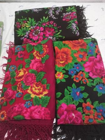 Продам платки шерстяные цветные.