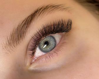Модель на наращивание ресниц