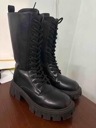 Продам женские зимние ботинки