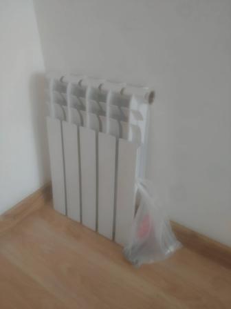 Продам 5 секций новый биметаллический радиатор размер 500 / 100
