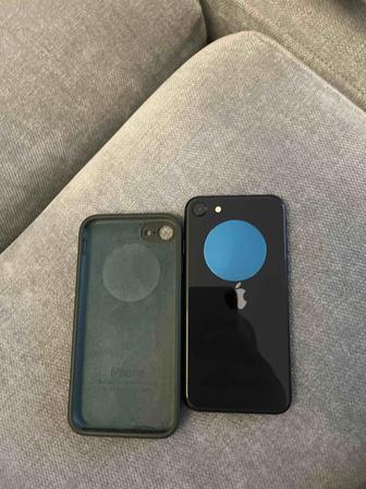 Продам IPhone SE 2020