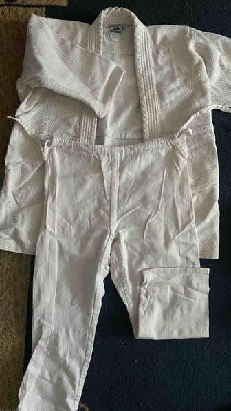 Продаю Костюм для тайквондо