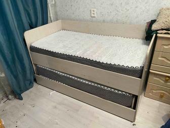 Продам двухспальную детскую кровать