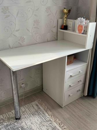 Продам стол для маникюра