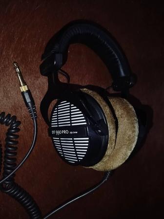 Студийные наушники Beyerdynamic dt 990 pro