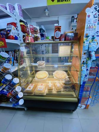 Продам витринный кондитерский холодильник