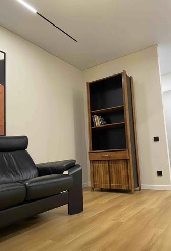 Pacific Green 2-дверный книжный шкаф коллекция Mendi / Vintage