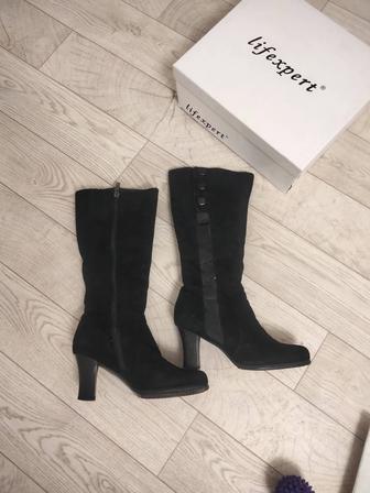 Продам Зимние замшевые сапоги в отличном состоянии Размер 35.5.