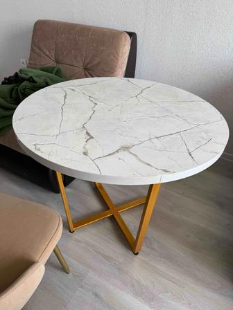 Прлдается стол 2 стульчика