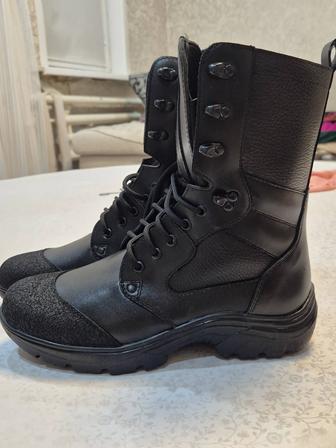 Продам зимние берцы 40 размер