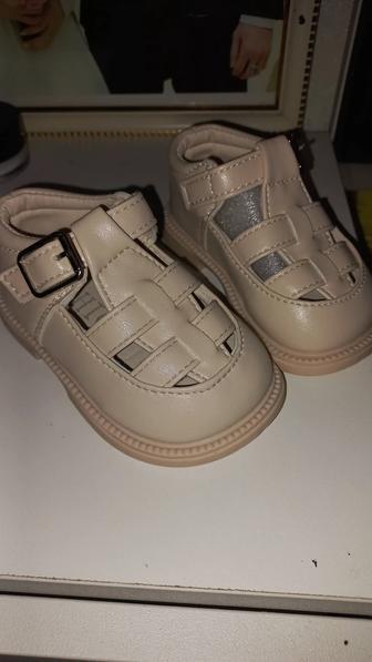 Детские сандалики