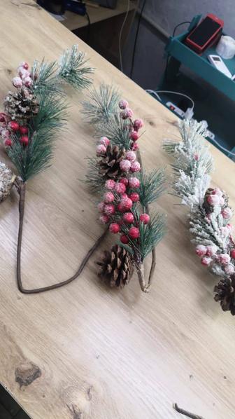 Новогоднее украшение - веточка, венок б/у