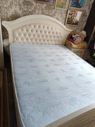 Продам кровать с матрасом