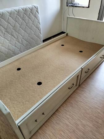 Кровать