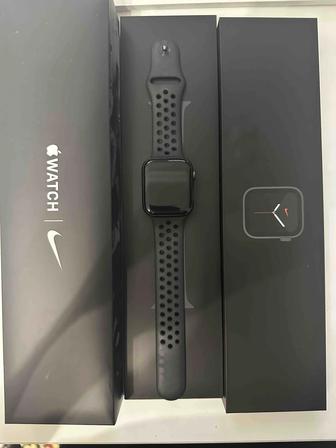 SE
Space Gray Aluminum Case
Anthracite/Black Nike Sport Band