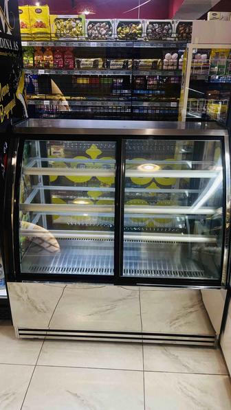 Продам витринный холодильник для десертов