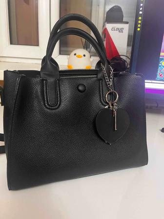 Продаю сумочки в черном цвете