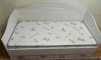 Продам кровать с матрасом