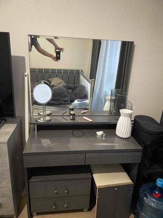 Продам туалетный столик и тумбочки