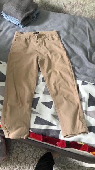 Бежевые джинсы