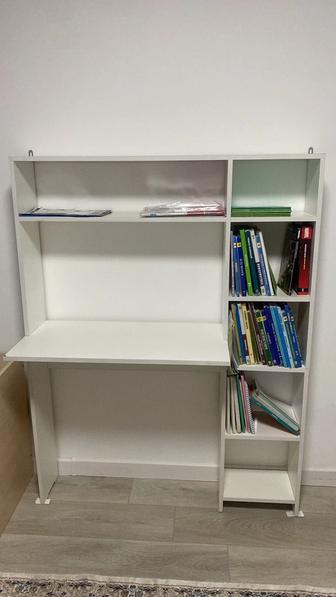 Продается столик для учебы