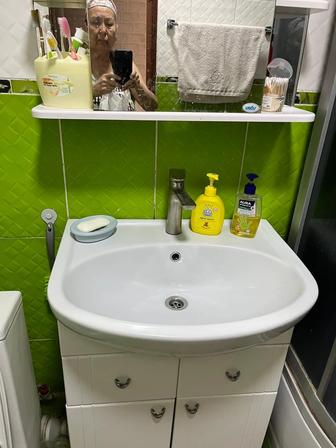 Продам зеркало шкаф и раковину