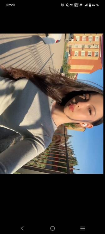 Серая кофта в обтяг