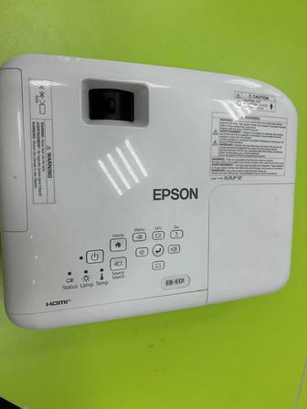 Продам проектор Epson -E01