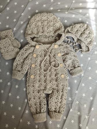 Продам детские вязанные комбинезоны.