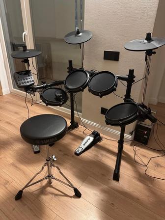 Продам электронную ударную установку (барабаны) Alesis и стул Yamaha DS550U