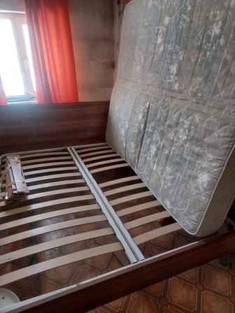 Продам хорошую двуспальную кровать с матрасом (Шатура-России)