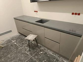 Столешницы, кухонные зоны, столы, подоконники, из искусственного камня,