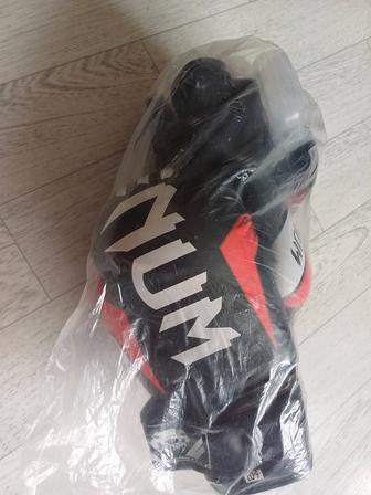 Продам боксерские перчатки