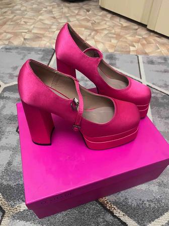 Продам розовые туфли Bratz