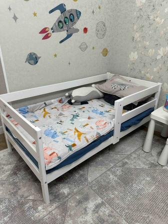 Детская кровать с матрасом