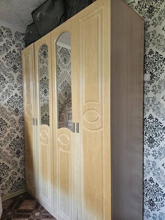 Шкаф с комодом и тумбочками