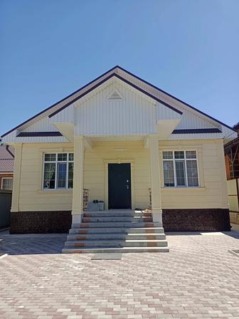 ФАСАД ДОМА.ЖИДКИЙ ТРАВЕРТИН.ТЕПЛОПАНЕЛЬ.КАРНИЗ