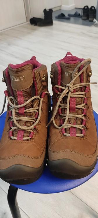 Продам новые женские треккинговые ботинки KEEN Womens Targhee IV