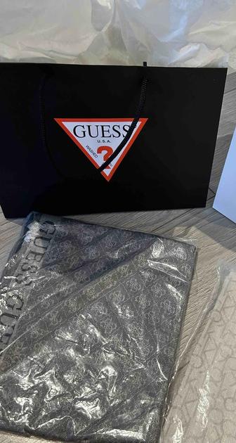 Продам палантин Guess