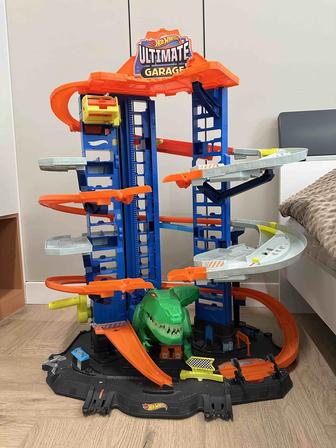 Продается гараж HOT WHEELS, оригинал с динозавром, высотой 1 метр