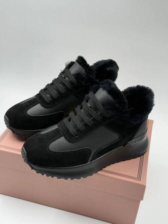 Женские зимние кроссовки