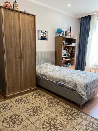 Кровать с нишей для белья