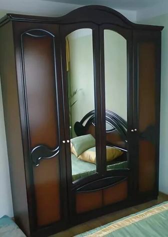 Белорусский четырехдверный шкаф