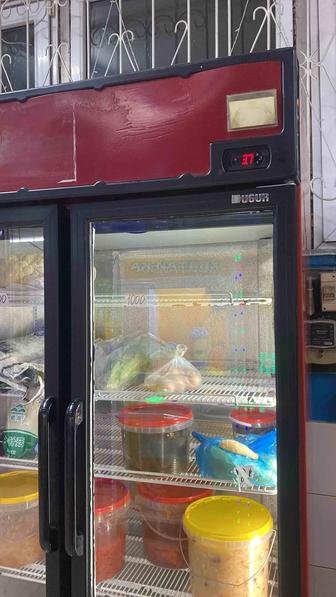 Продам Витринный холодильник