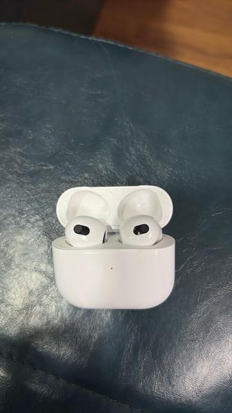 Продам наушники Apple AirPods 3 with Lightning/Wireless Charging белый