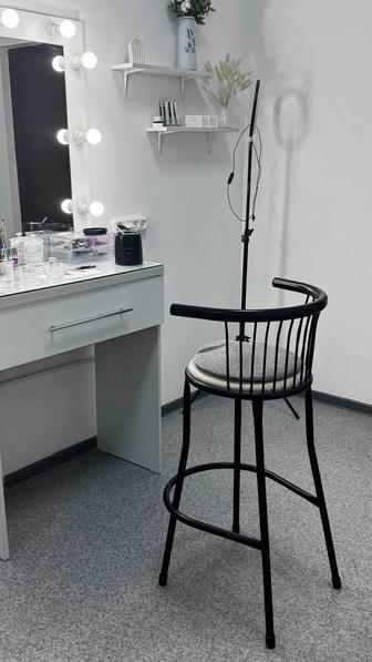 Продам стол и стул для визажиста,бровиста